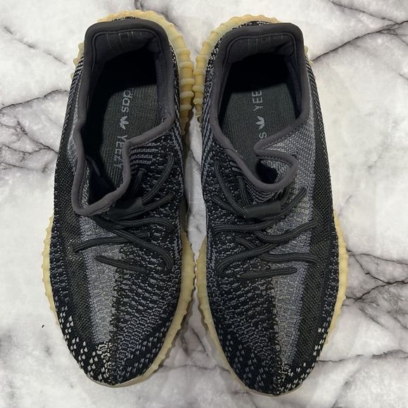 1000% Auth Adidas Yeezy Boost 350 V2 ‘Carbon’ Size 8.5 main image 5